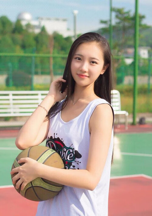 前曼联主帅滕哈赫成为阿贾克斯新任主教练的热门人选。，滕哈格曼联