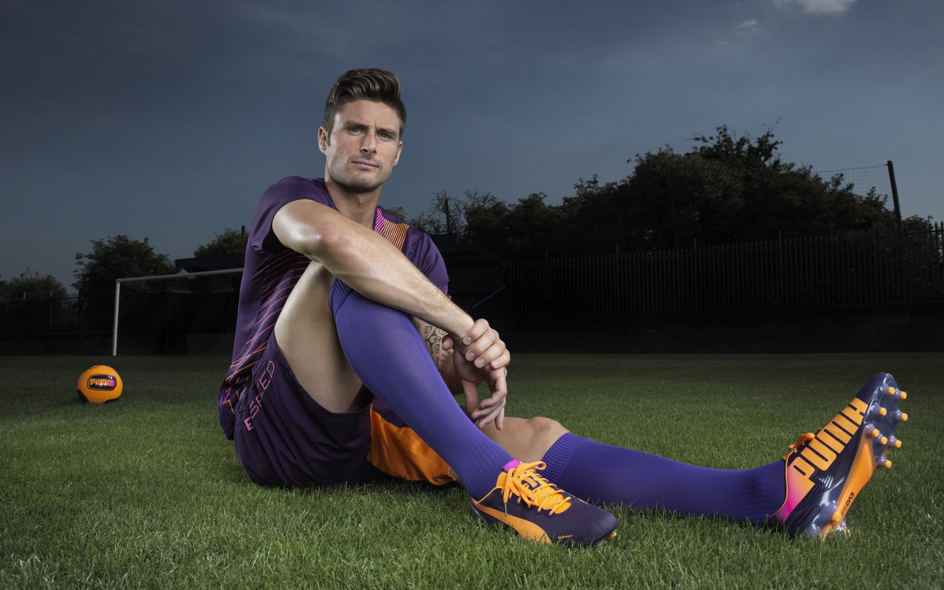 “法甲激战如火，豪门拼搏争夺联赛桂冠”，法甲 豪门