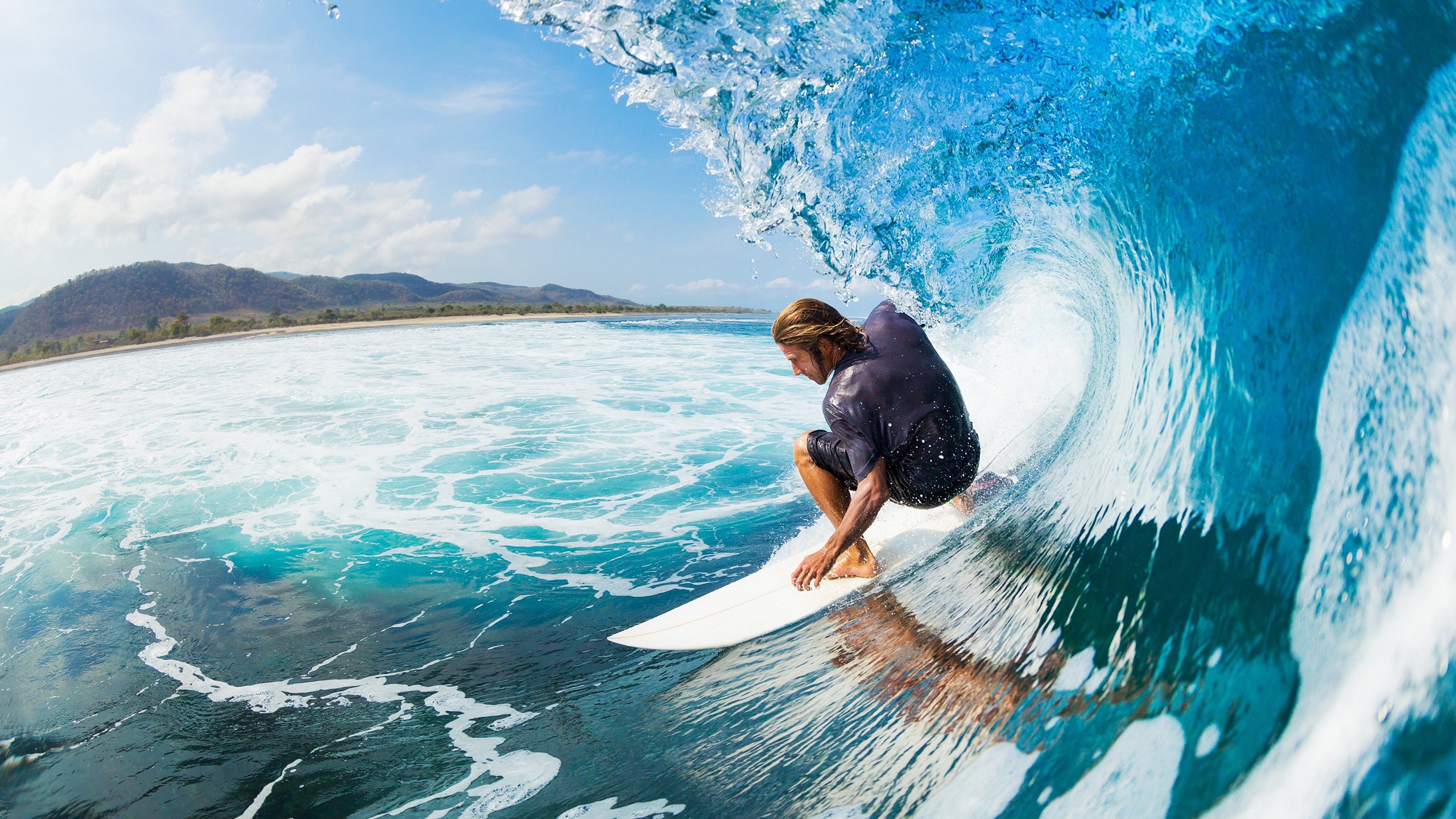 哥伦比亚女足在巴黎奥运会上展现出强大的团队协作能力，哥伦比亚男足主帅