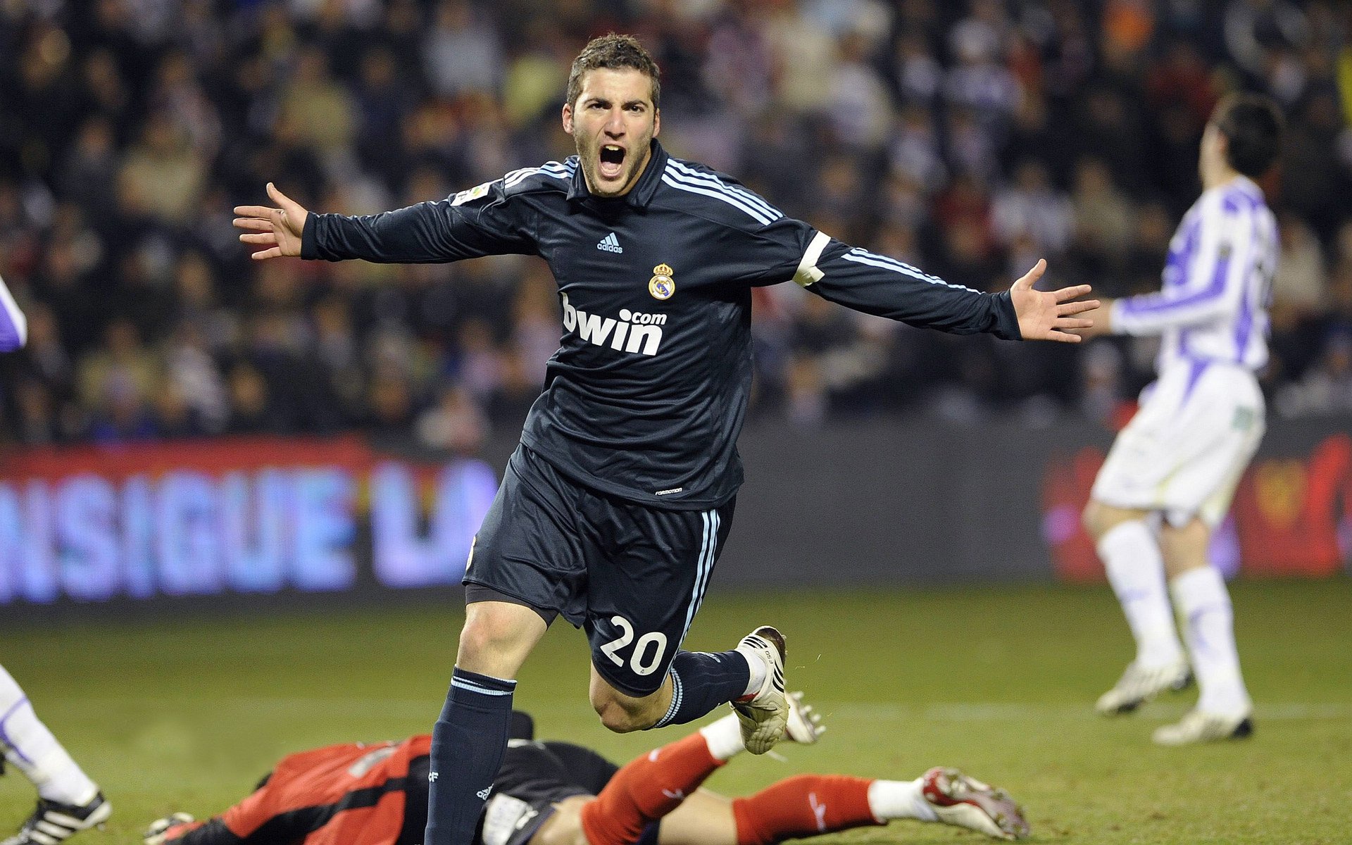 英超逆转,教练称赞球队战术,英超低调看